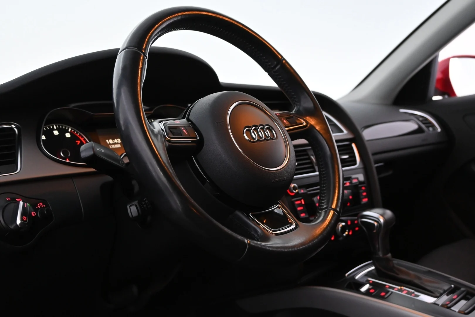 Car Image - 6NqHL4N51Ri5IJFAL33dp7
