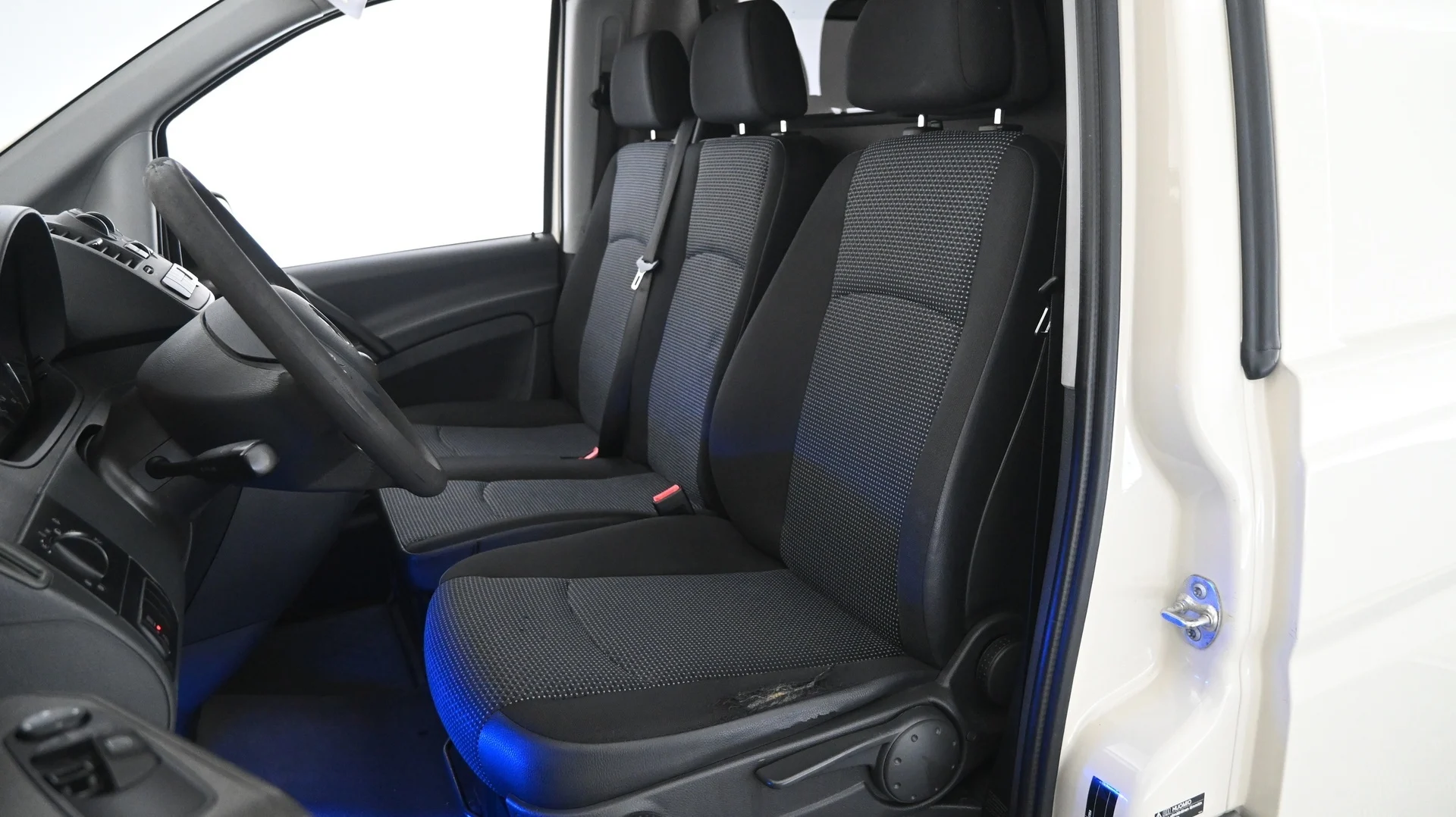 Car Image - 7ePn4q7PD7OMnAuXghnjzI