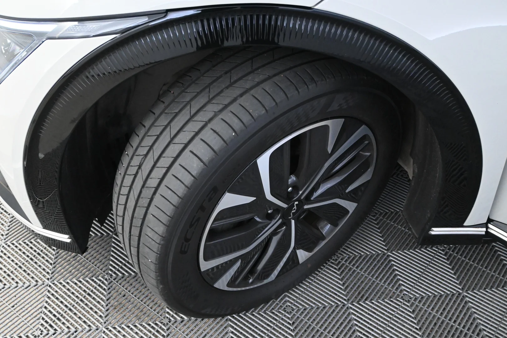 Car Image - 4q4lVleHhm9e7UNQAEmQlr