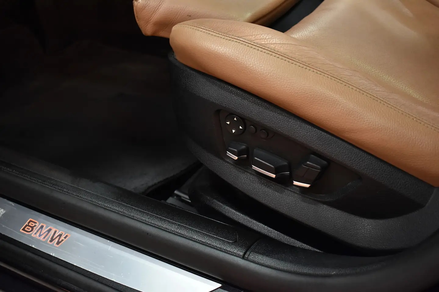 Car Image - fmU7IaI1vwipYcn9VYN94