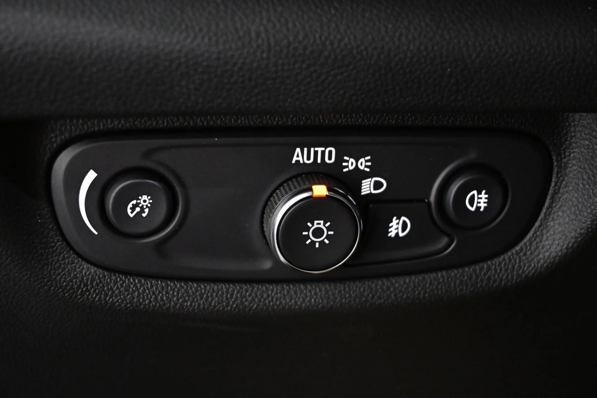 Car Image - oUb8DVvPDAJJHZJr11TzY