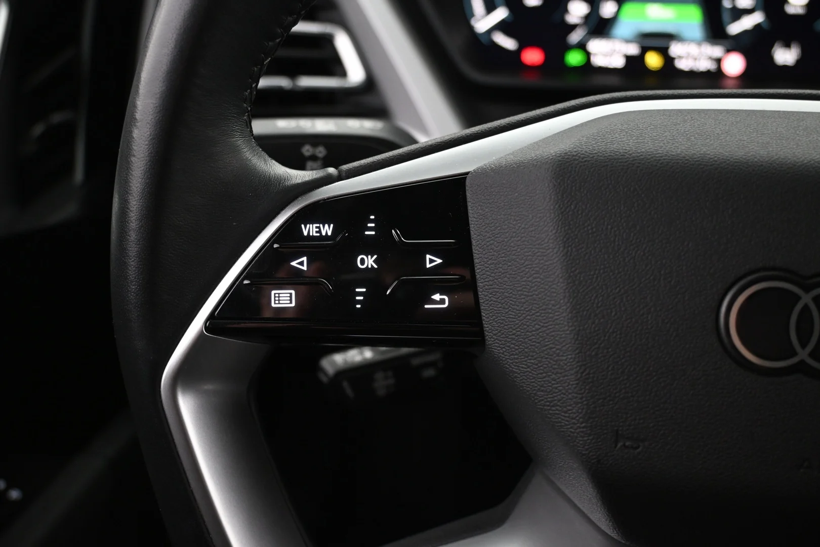 Car Image - 18gJPAwguVAKGDuuC7q7Z2