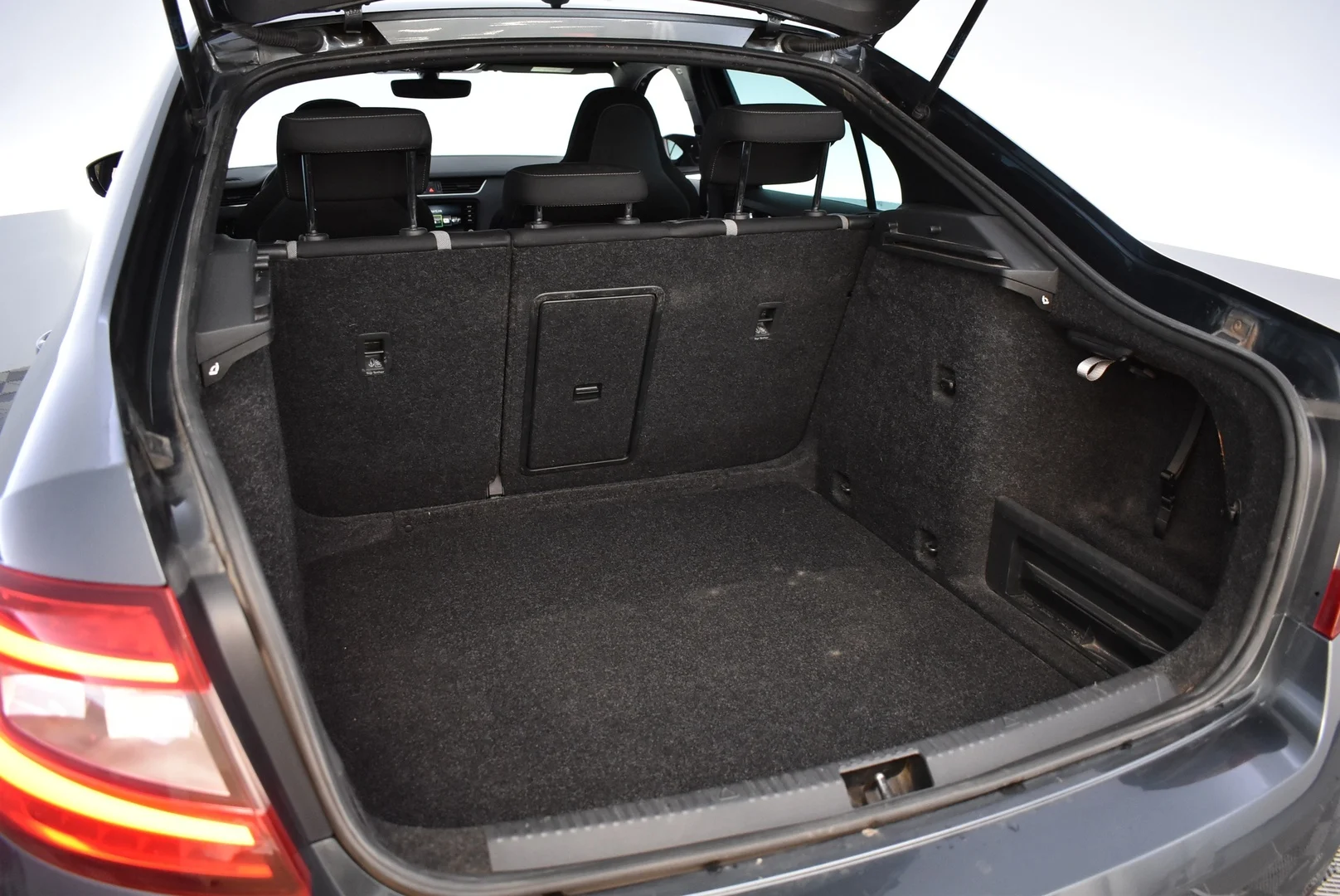 Car Image - 6oKzbfrQbooaz7rsUARz6u