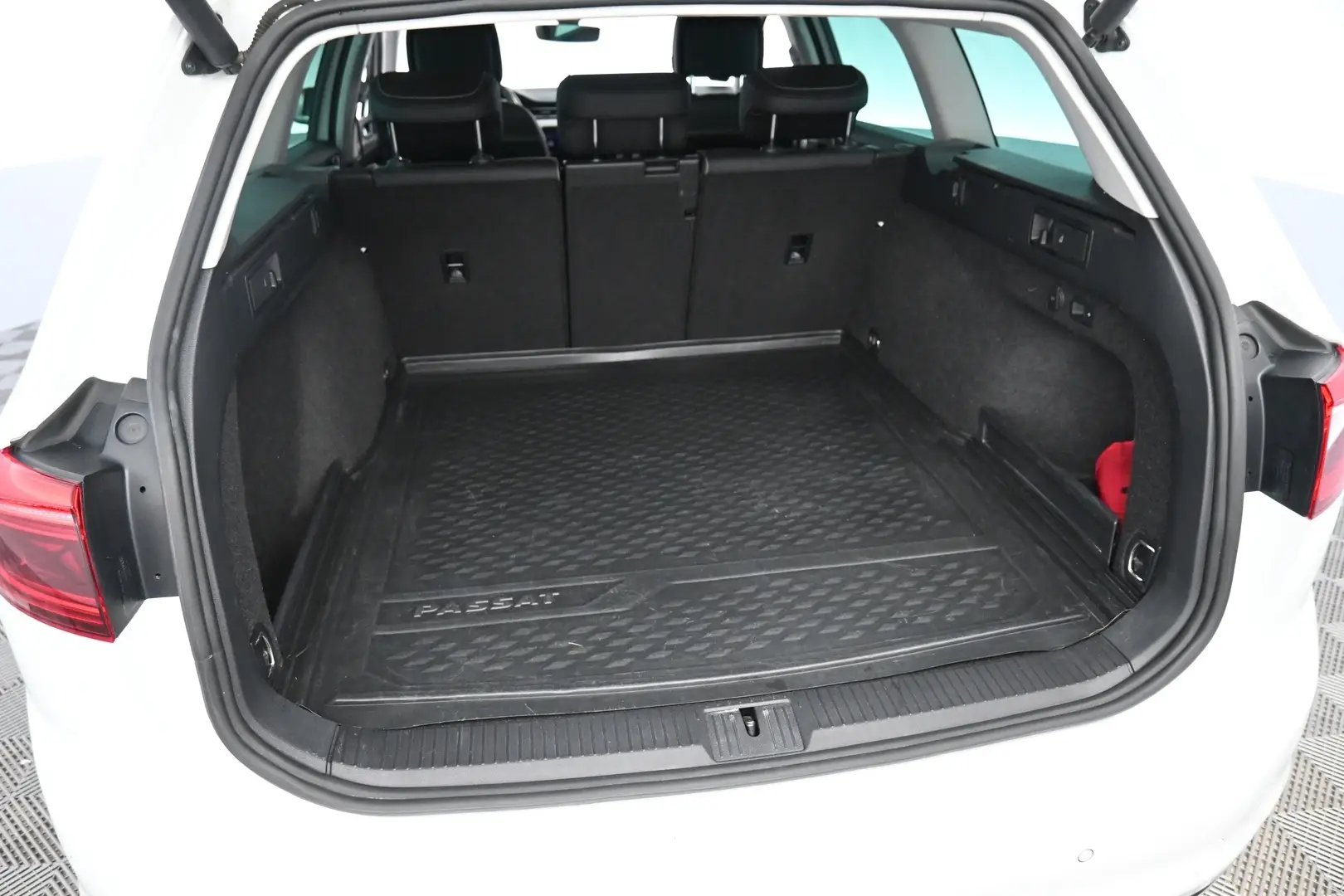 Car Image - 2geqohTM1Z88ld4B2PLO1M