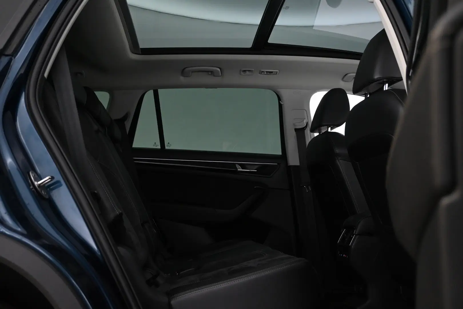 Car Image - 1Y4iDyslS0i4sURLlJblEF