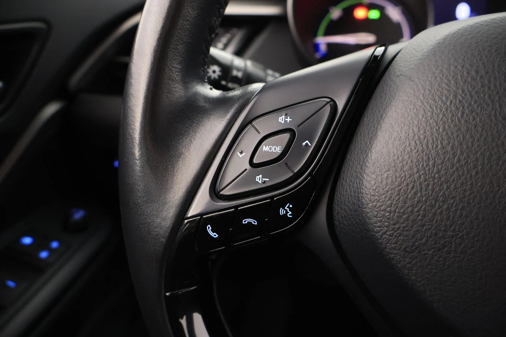 Car Image - 2G7Y7ppFxIftTBvfNrlxjs
