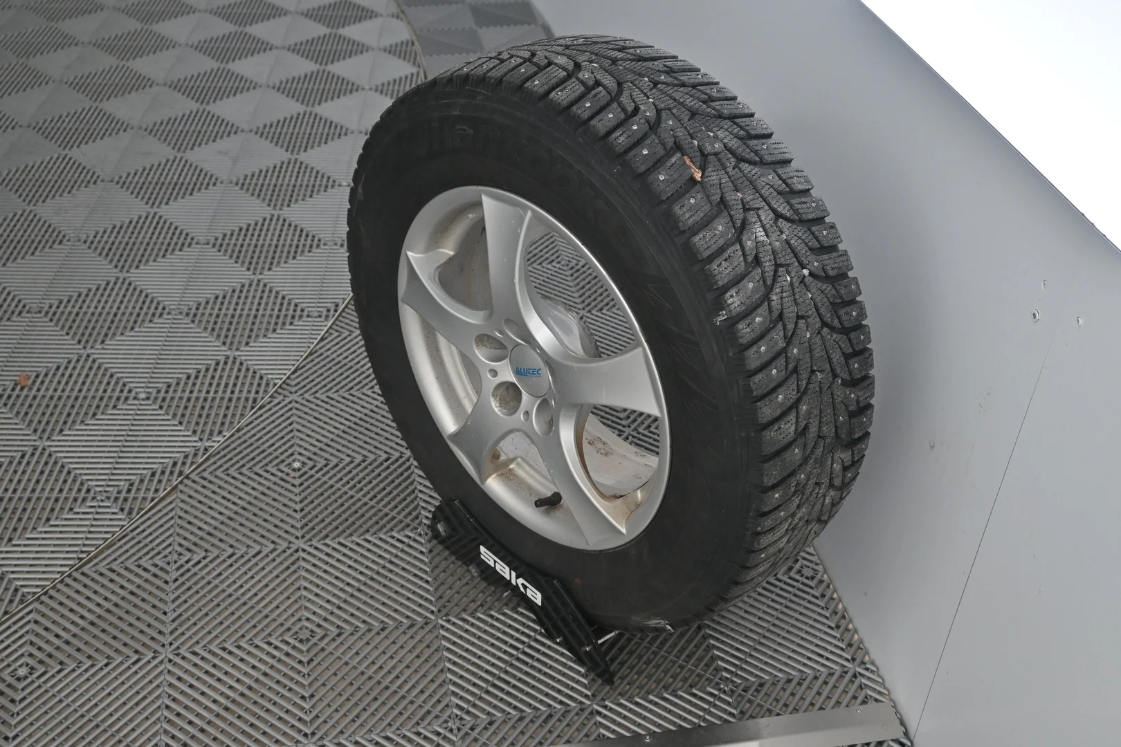 Car Image - vKd0Nly3FdLjUJVcRrNOo
