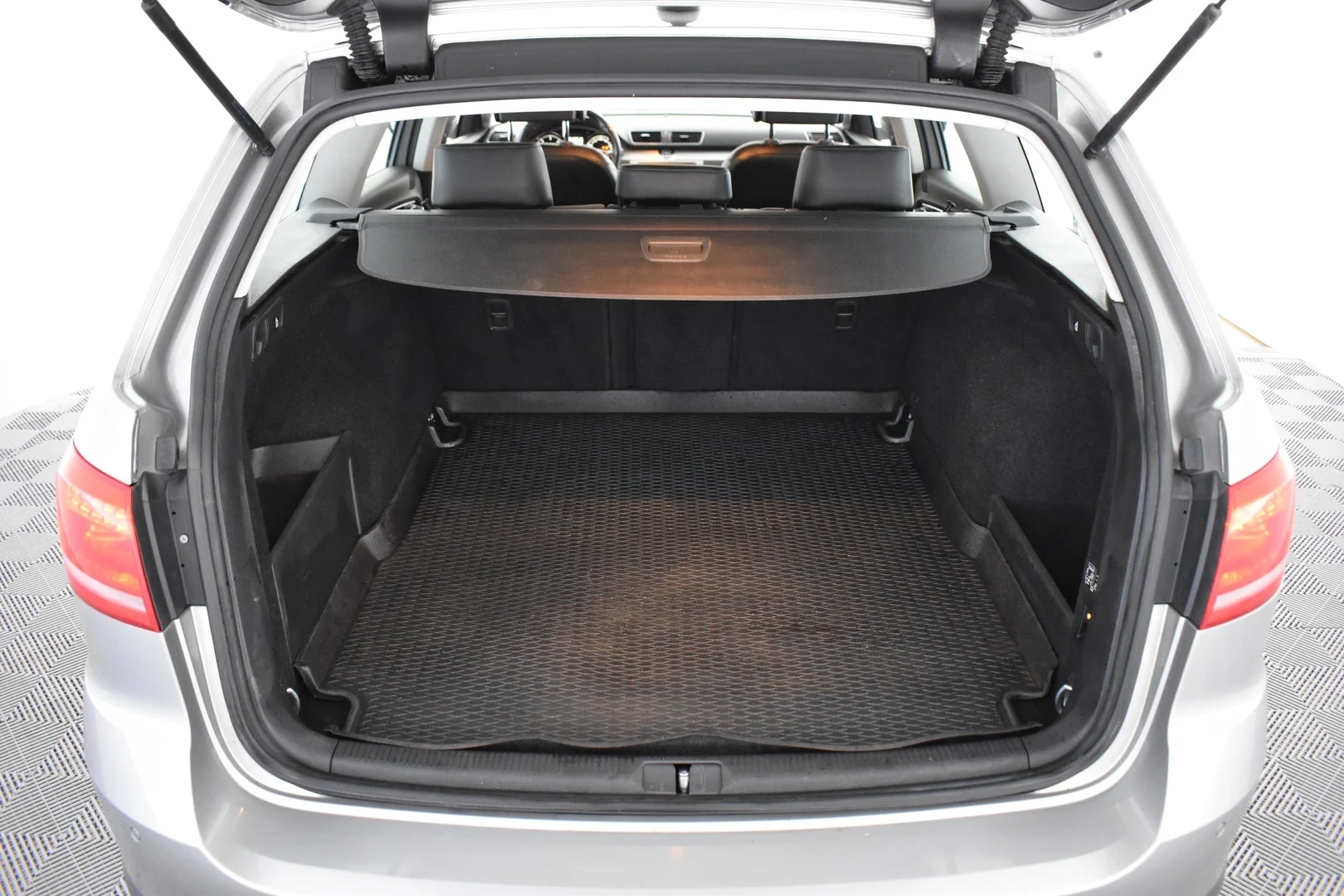 Car Image - 6I4f66zub3i7LExbnhjMRj