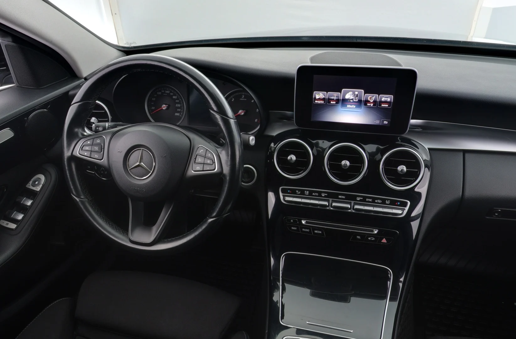 Car Image - 2RDZe9CWTRNtHMzQ1YHiVU