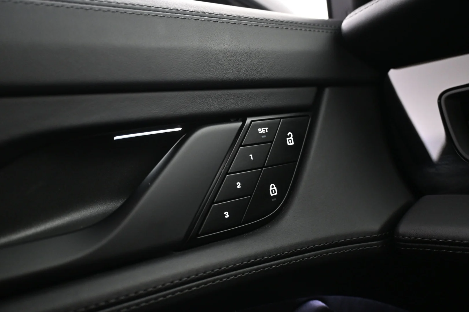 Car Image - 3EQv1fPO1BkHX18QO7Goam