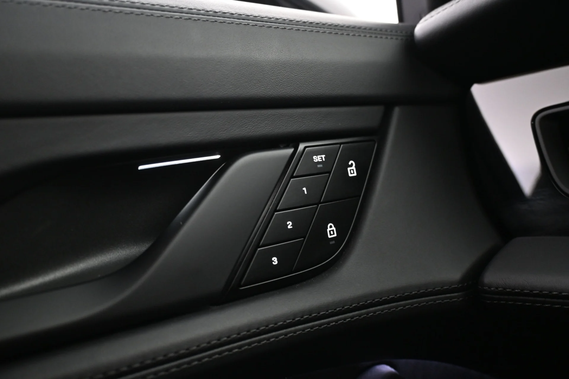 Car Image - 3EQv1fPO1BkHX18QO7Goam