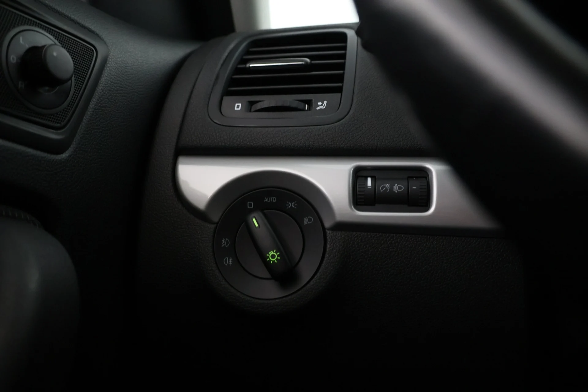 Car Image - 3Y4CwJwX9T6QghTfmIssHI