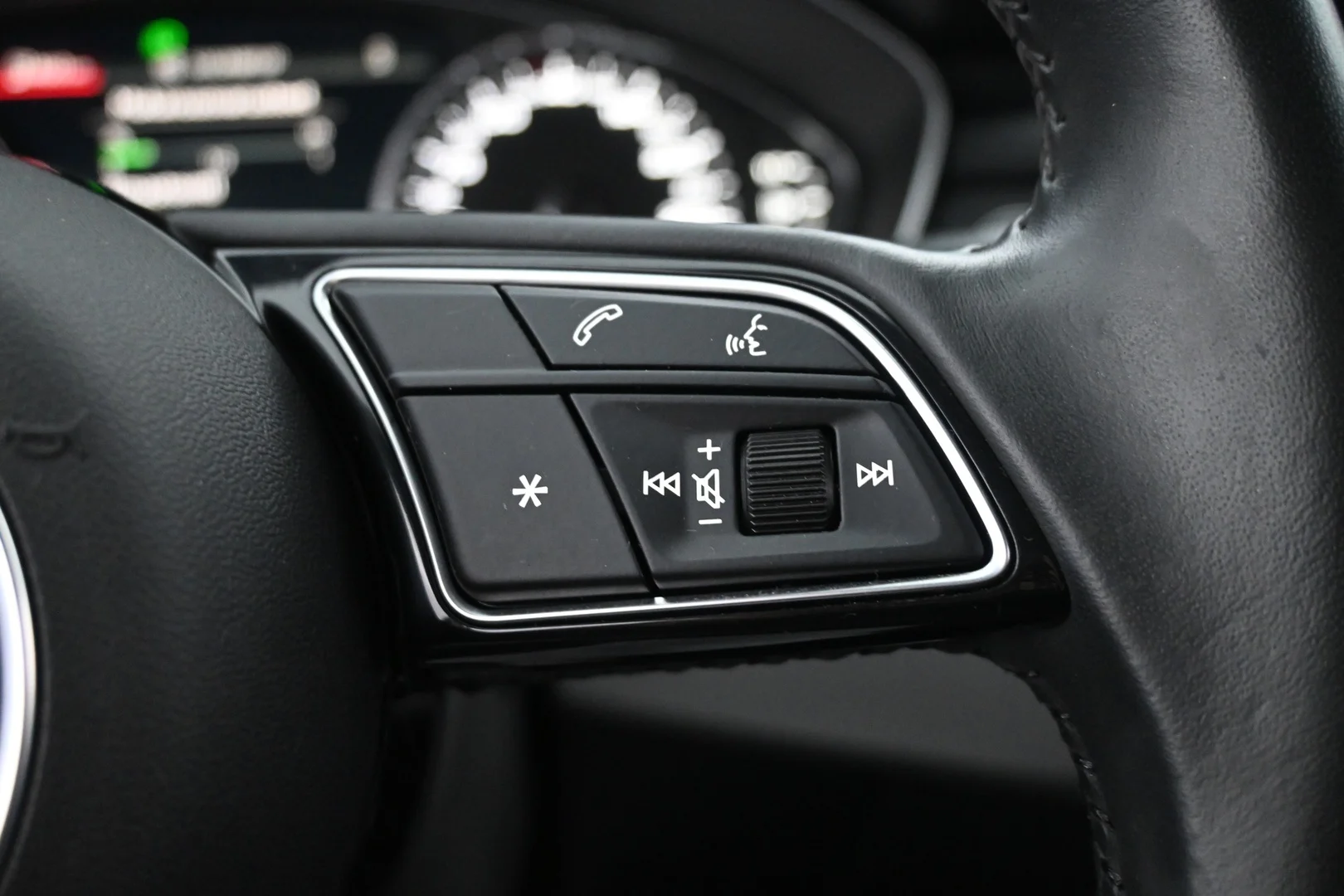 Car Image - 3P9JccJCkTEMR4Q6Z7bO7w