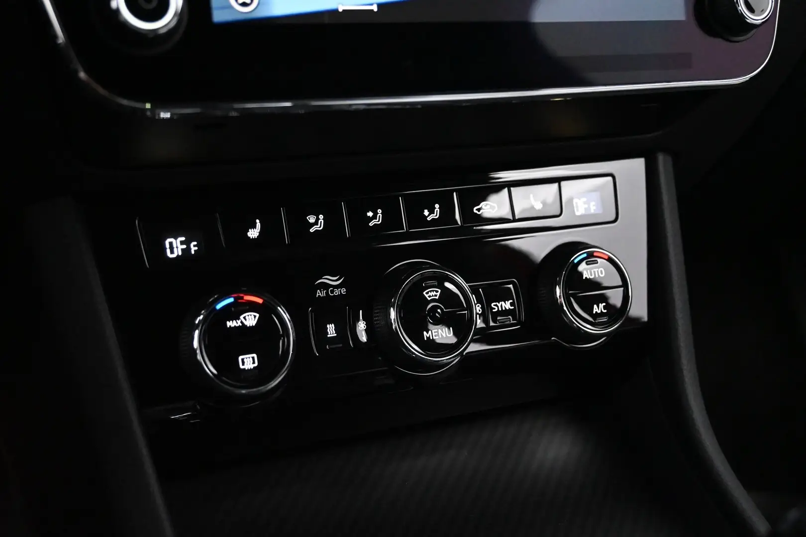 Car Image - 6VsNeLLzfiC2JWBE8ZBwHG