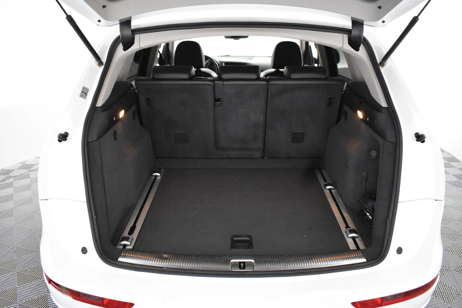 Car Image - 3dCnlrjspWTXHY0SdSdpTw