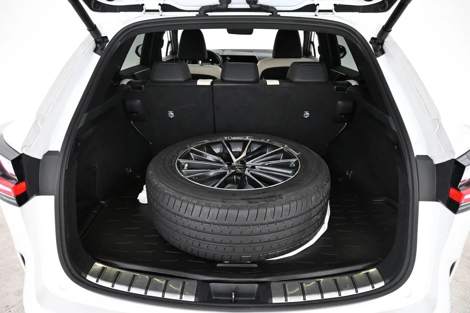 Car Image - 3dTeYeFuJuU6Z2q7yT8CzK