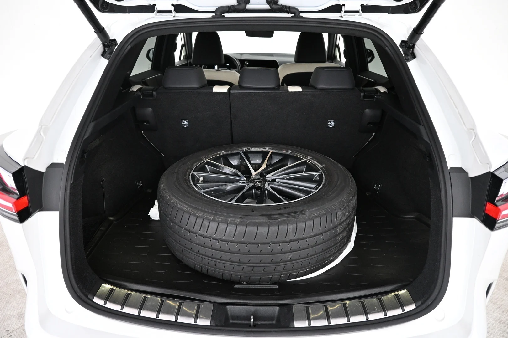 Car Image - 3dTeYeFuJuU6Z2q7yT8CzK