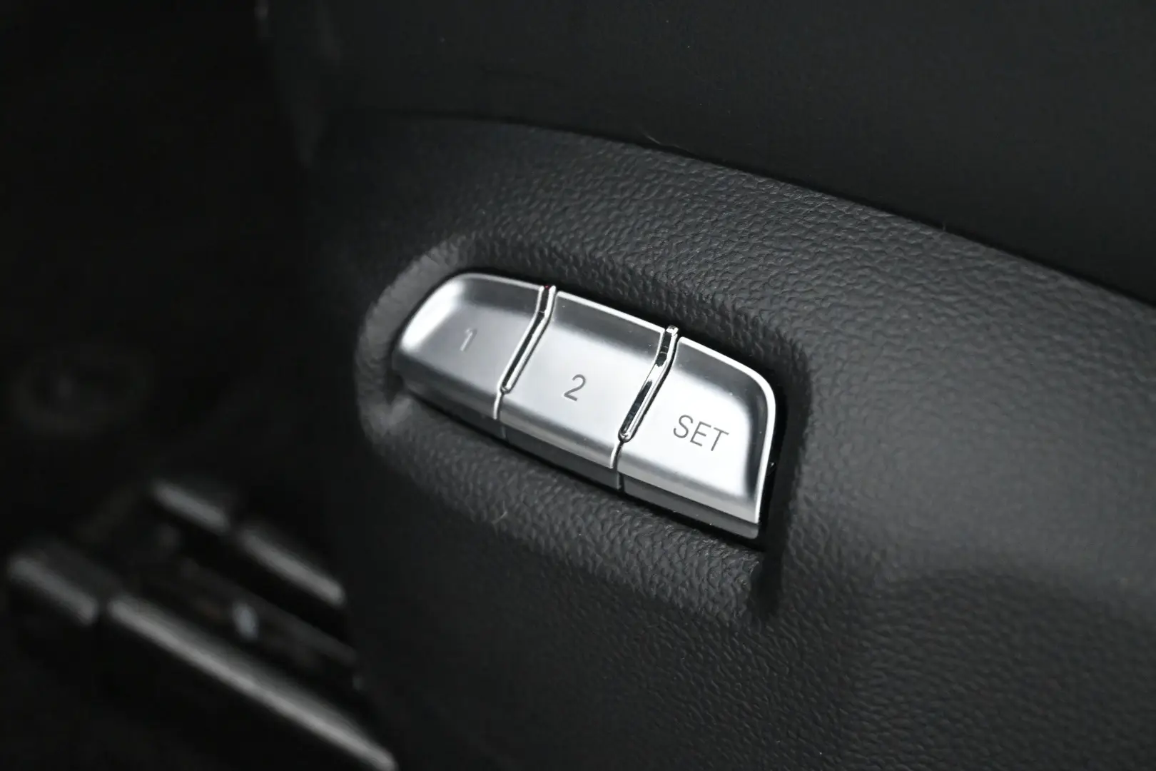 Car Image - 6XBvbu4y2eTy3YmsEFSvm0