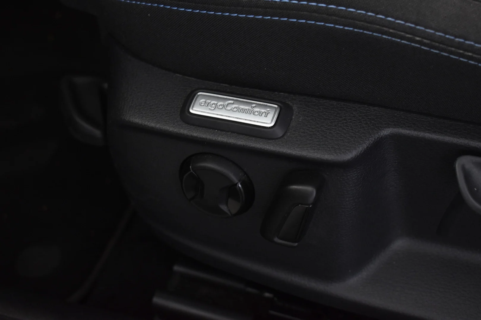 Car Image - 5113yLlnqzAmrWMhT64TZ1