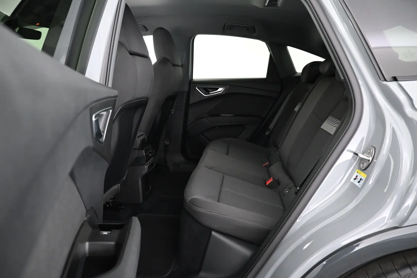 Car Image - 18gJPAwguVAKGDuuC7q7Z2
