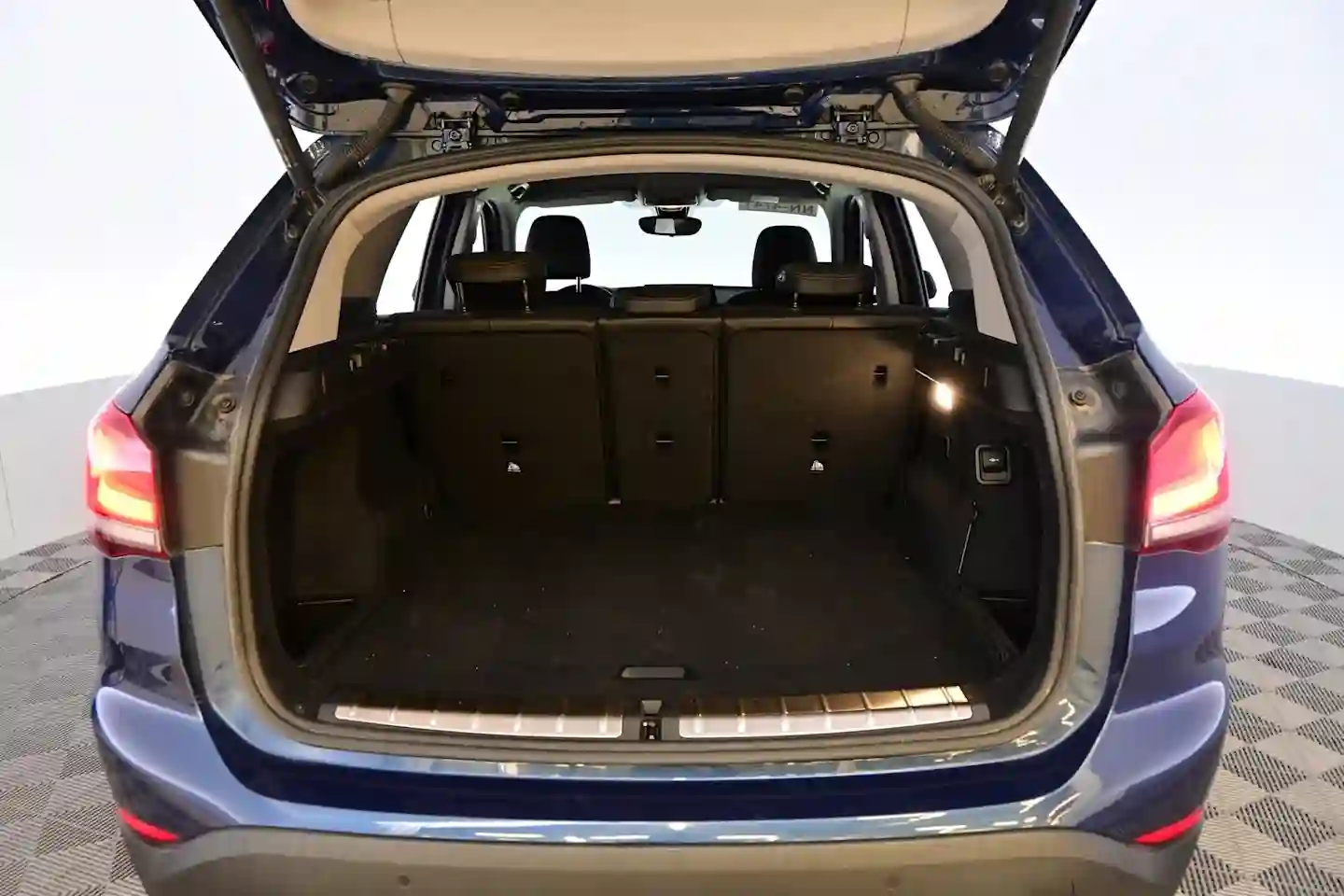 Car Image - 4GQH2LuB9dNzhQ1Fj5JPRX