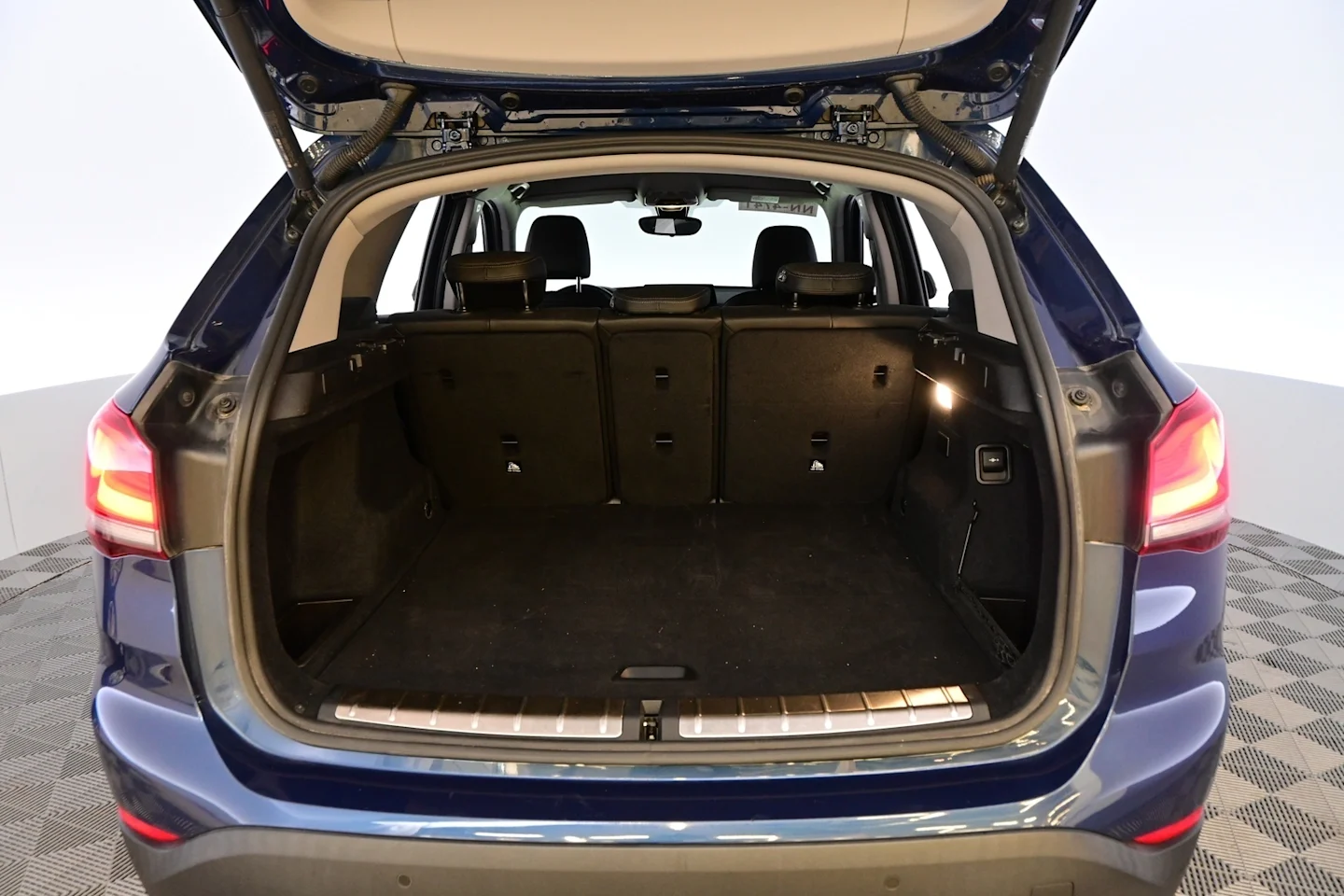 Car Image - 4GQH2LuB9dNzhQ1Fj5JPRX