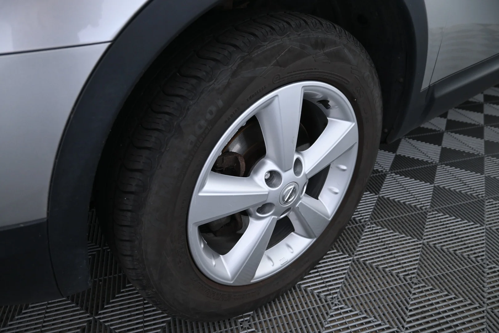 Car Image - 2Bsew2jqtqbWZfE7LiIGzj