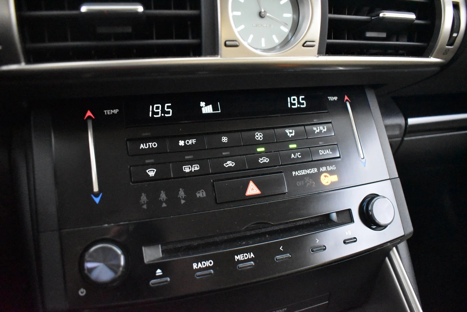 Car Image - 4I0TmqeTN2MiGUtMic3fYb