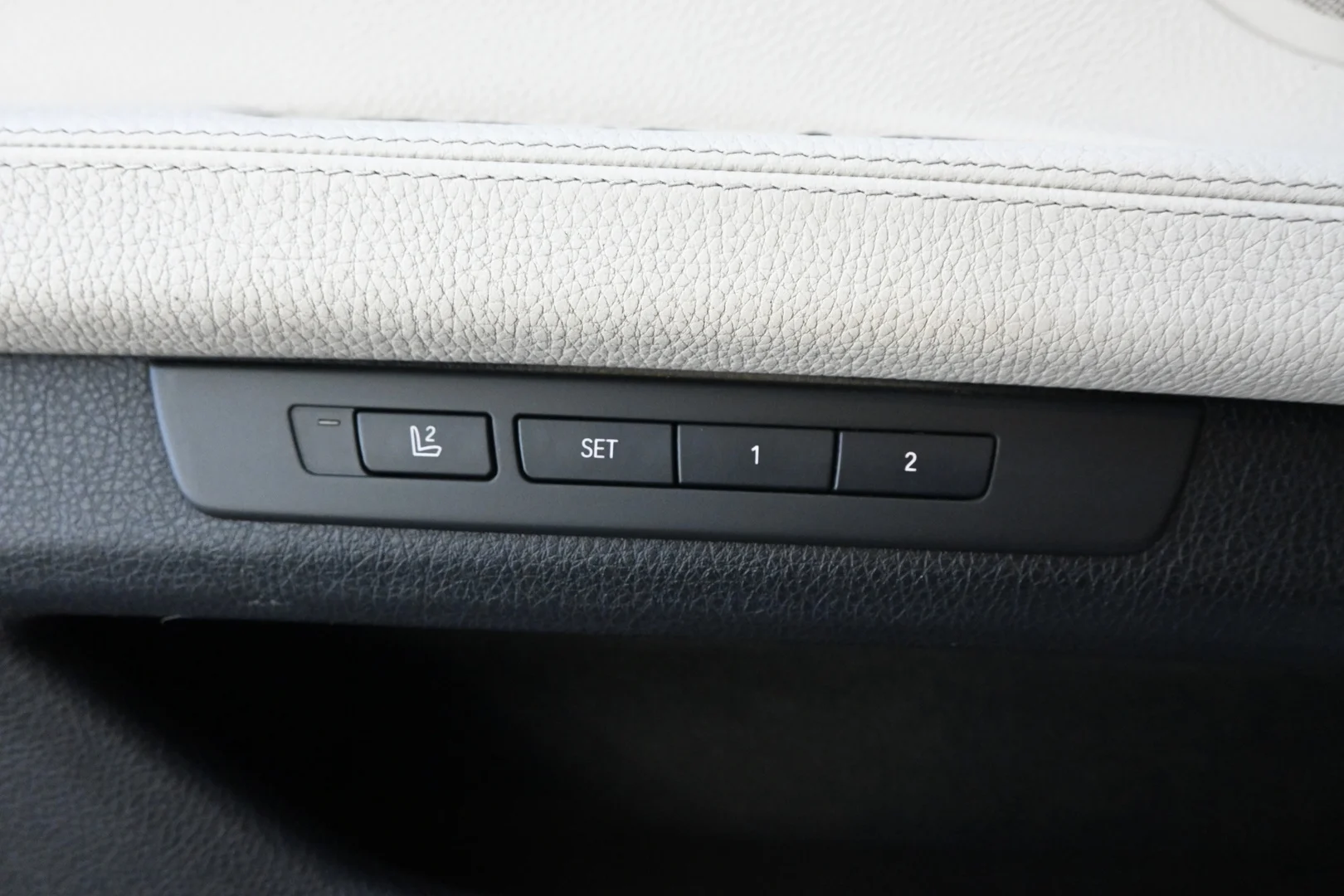 Car Image - 5I69qVt0EjUyJxTT4jmH6w