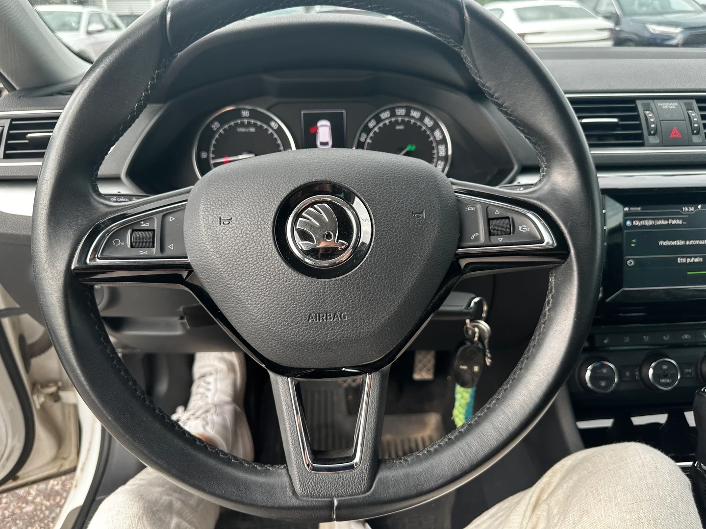 Car Image - Iygh4cp3PXZUhxxKw1B8v