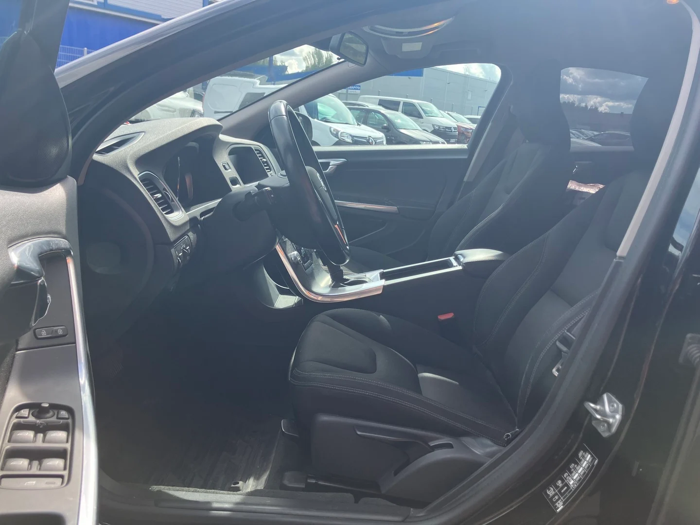 Car Image - 685cUe8YpFCj7LVYKgwI99