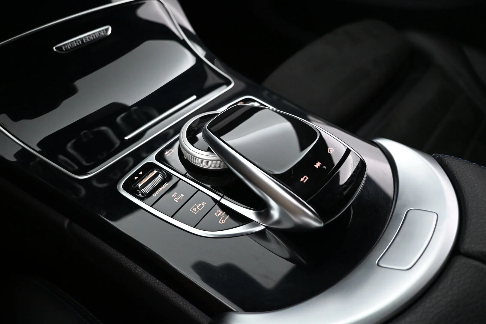 Car Image - 3DaVHPMoBYuKLsY75iiDi1