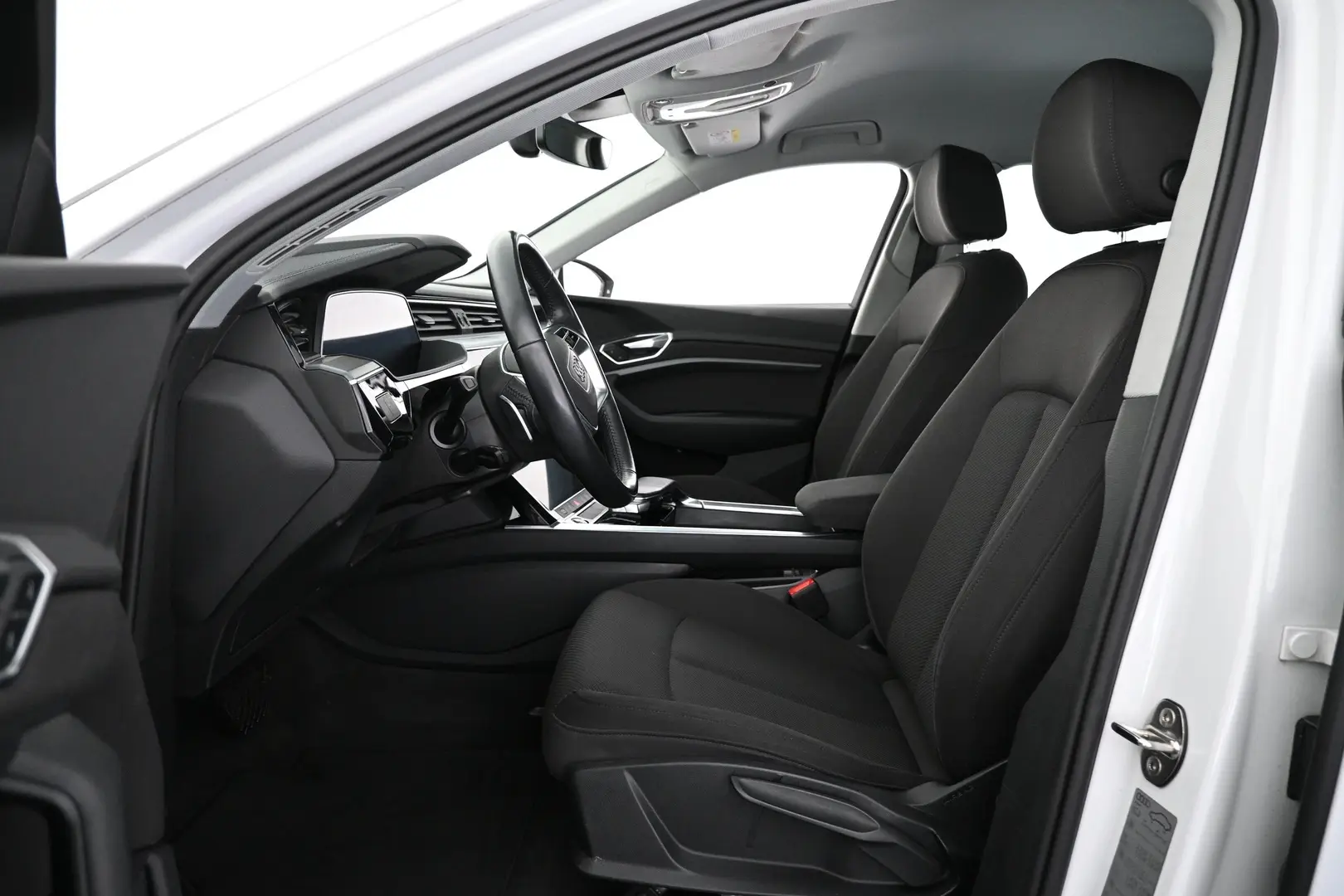 Car Image - 6llDr0O4cYsOYegXKb1o3O