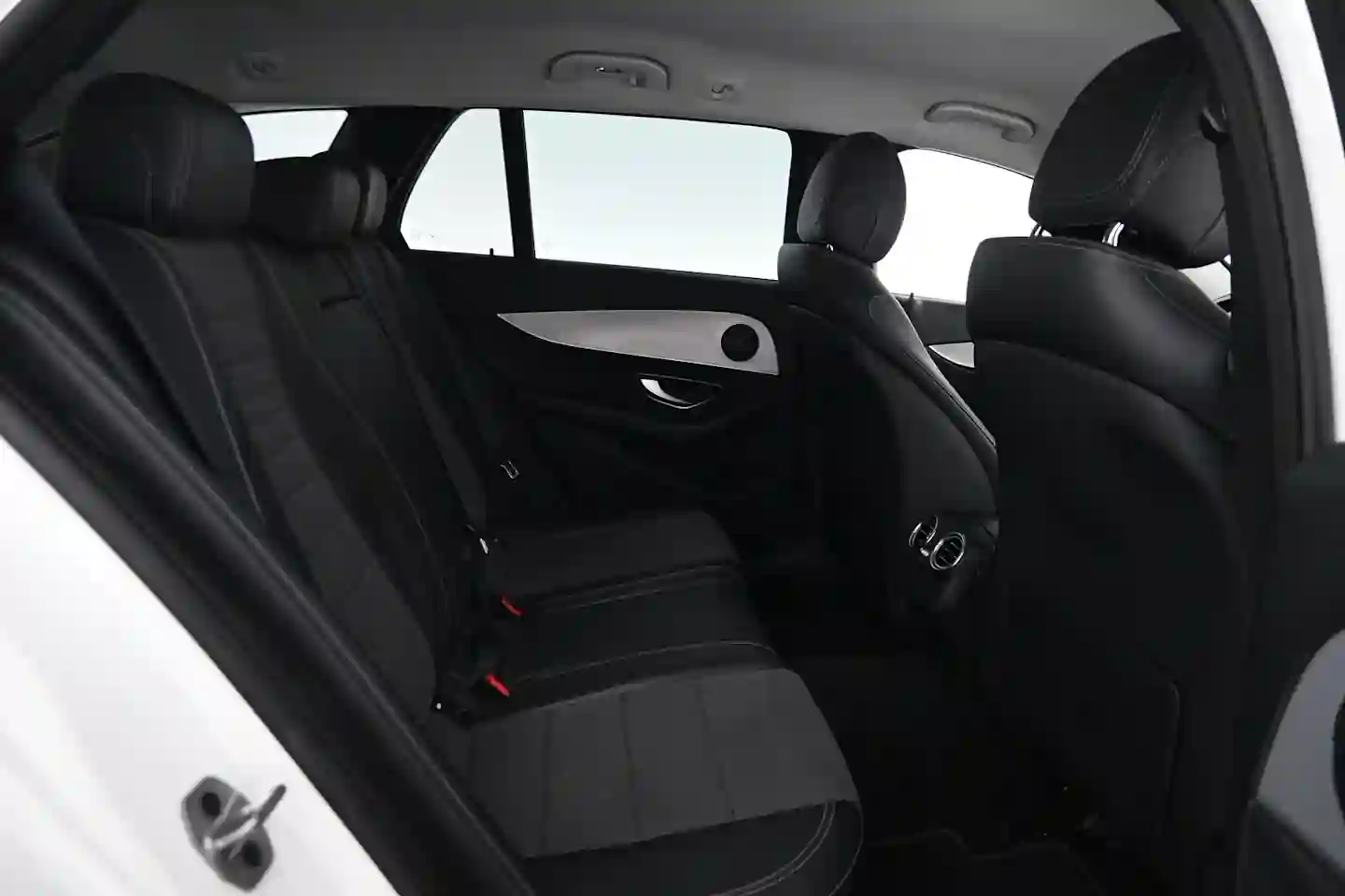 Car Image - 5kq6VLMW6qDa81fOZvqhb2