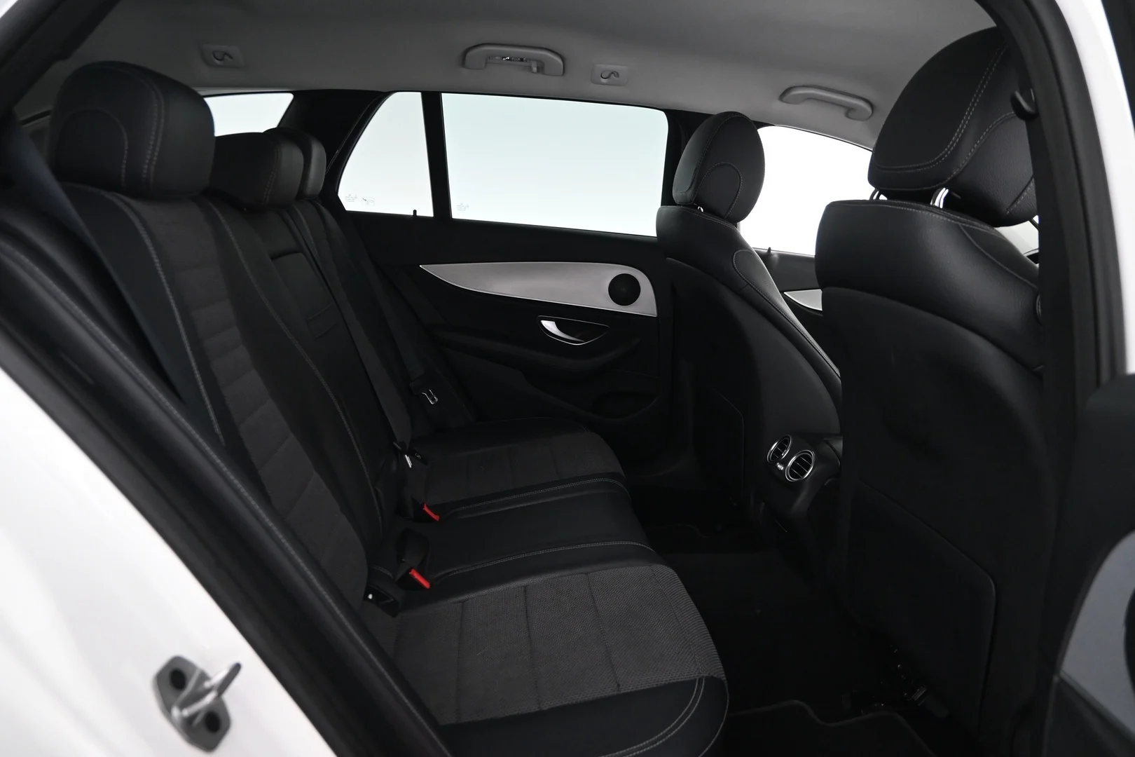 Car Image - 5kq6VLMW6qDa81fOZvqhb2