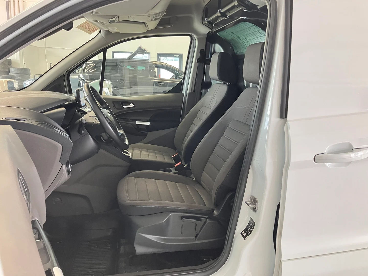 Car Image - 7b4MbGpx2z6W9m3dQdqypk