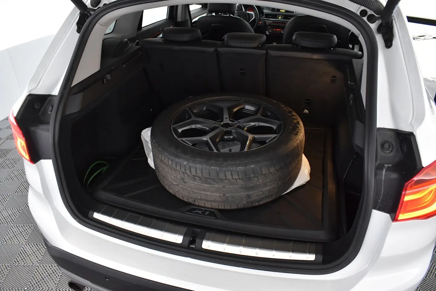 Car Image - 40newx8SglRZgG88P2Cmvi