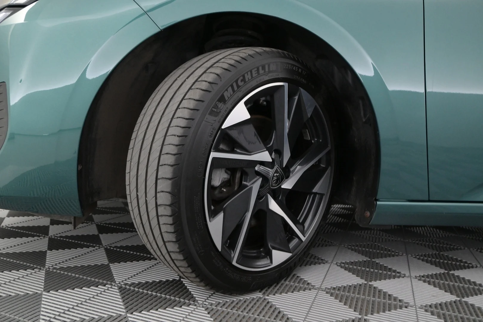 Car Image - 4JCa8KSWuYrdQiamtEX45C