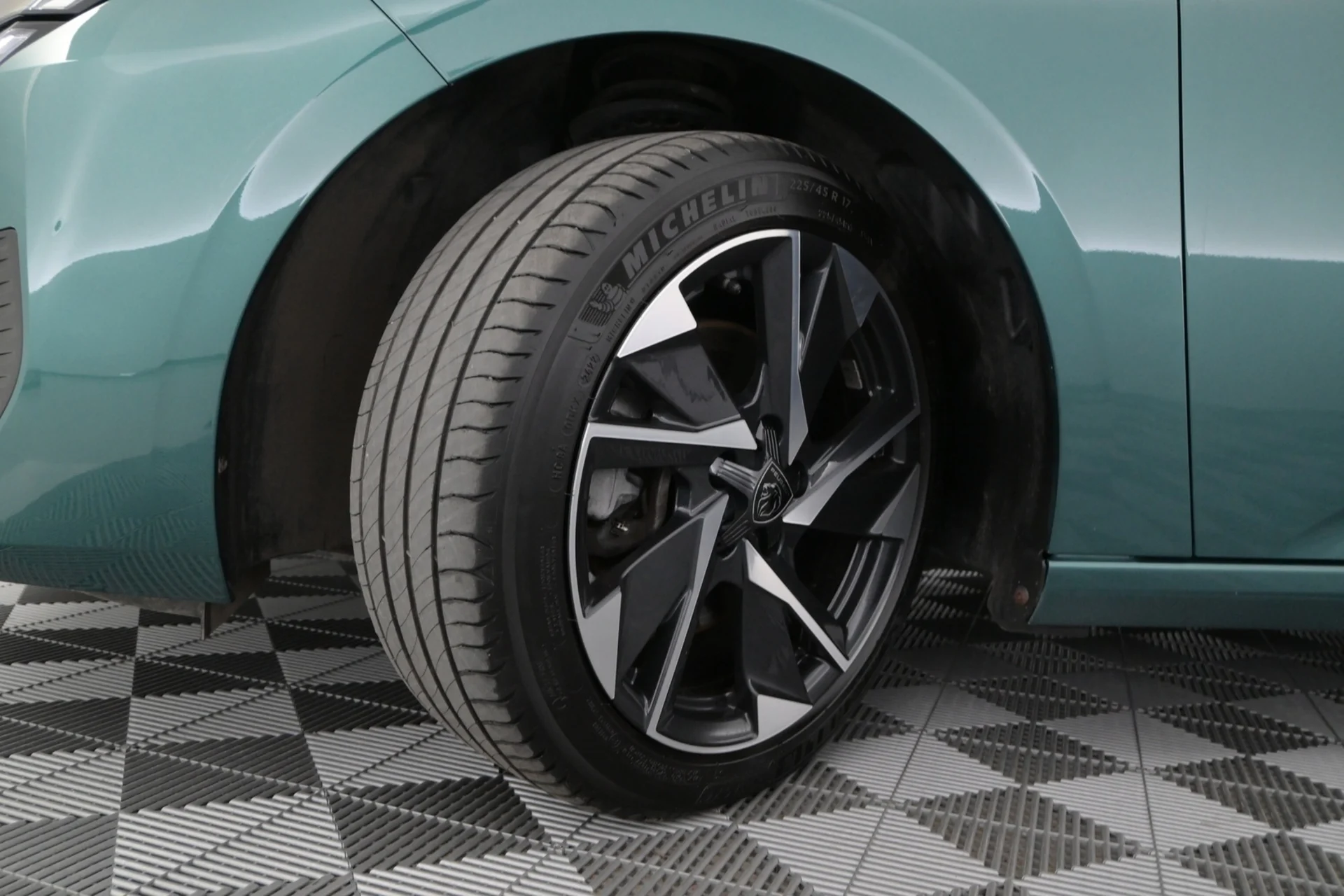 Car Image - 4JCa8KSWuYrdQiamtEX45C