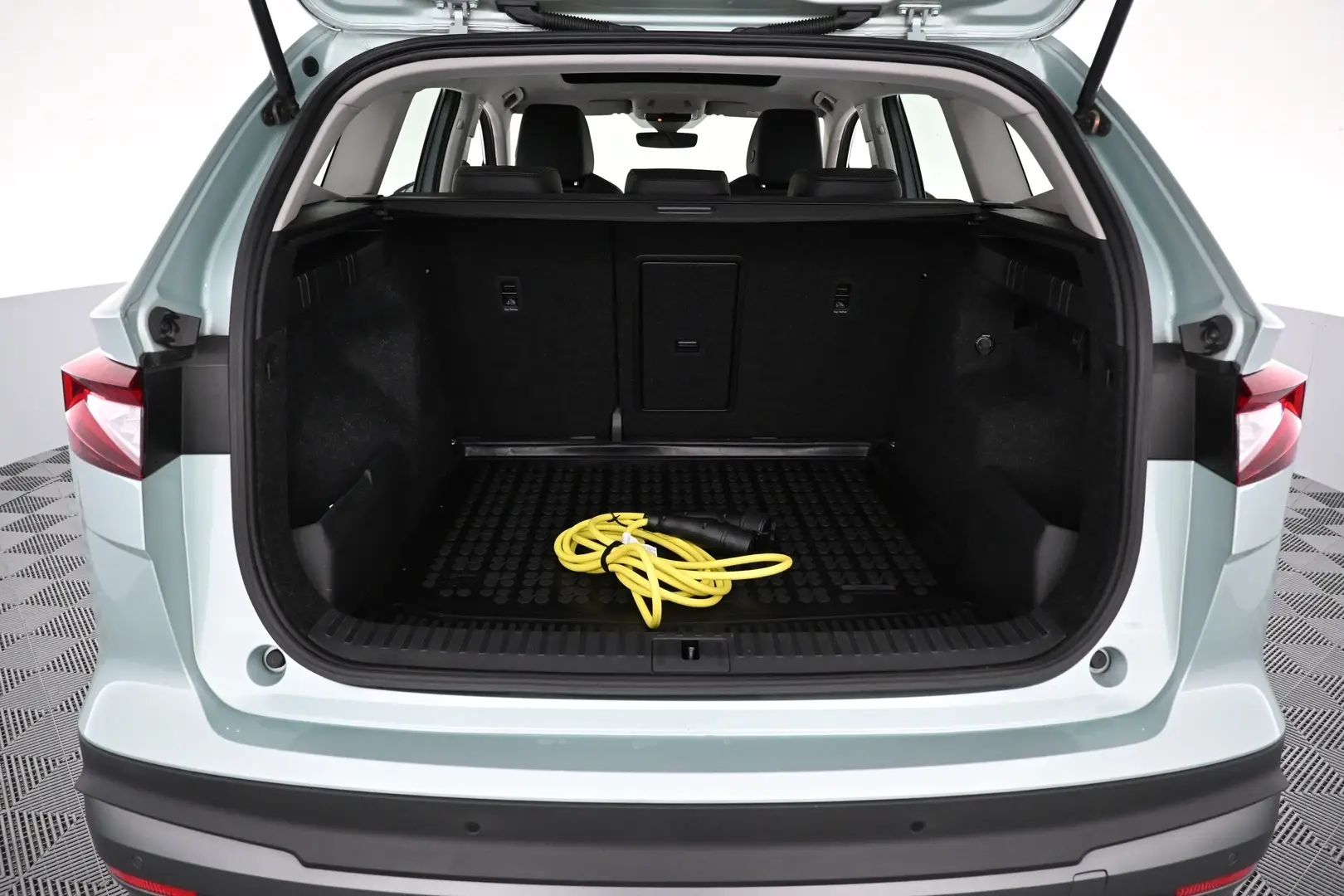 Car Image - 7MzbnbPtAYrf0dLPbhbbbn