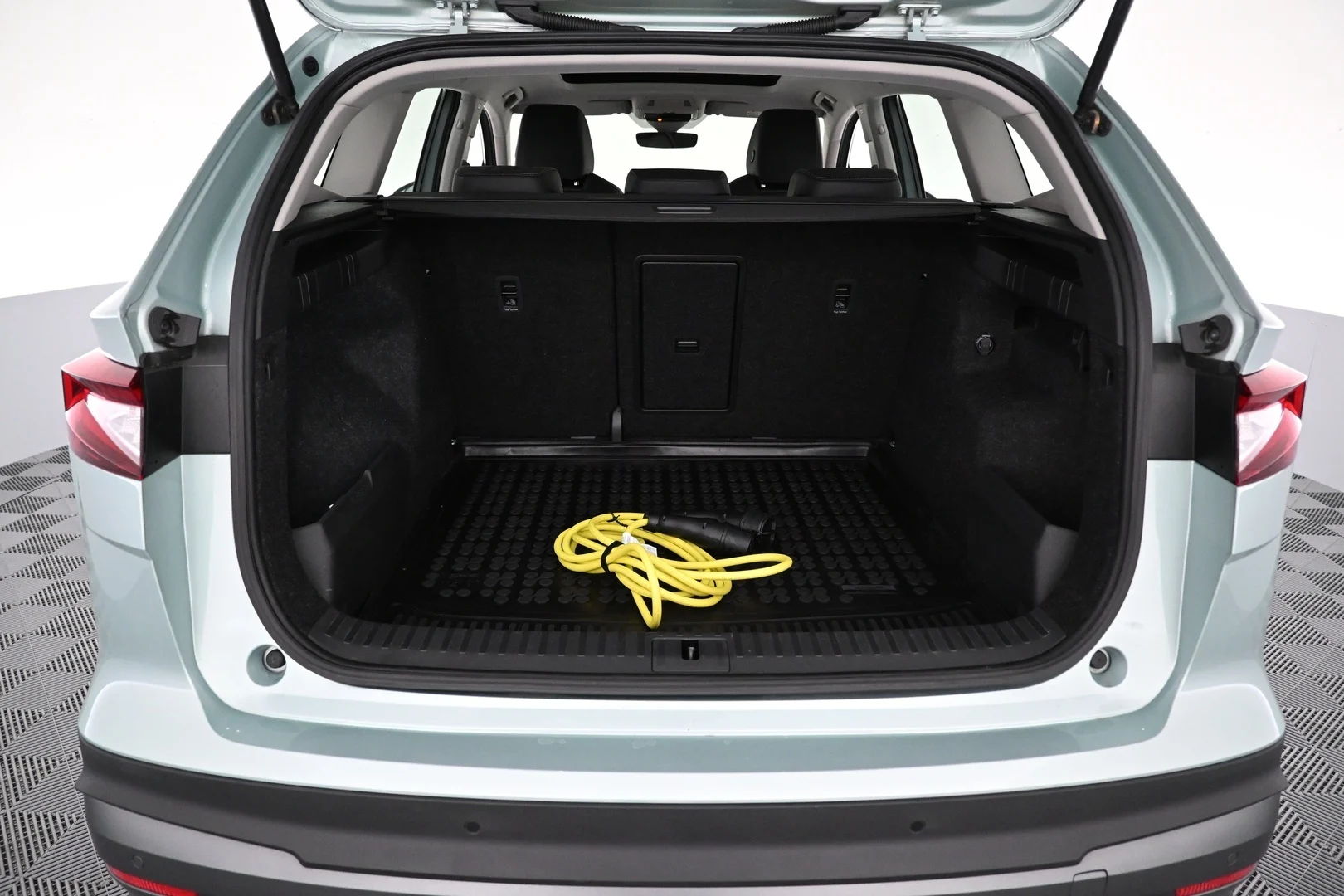 Car Image - 7MzbnbPtAYrf0dLPbhbbbn