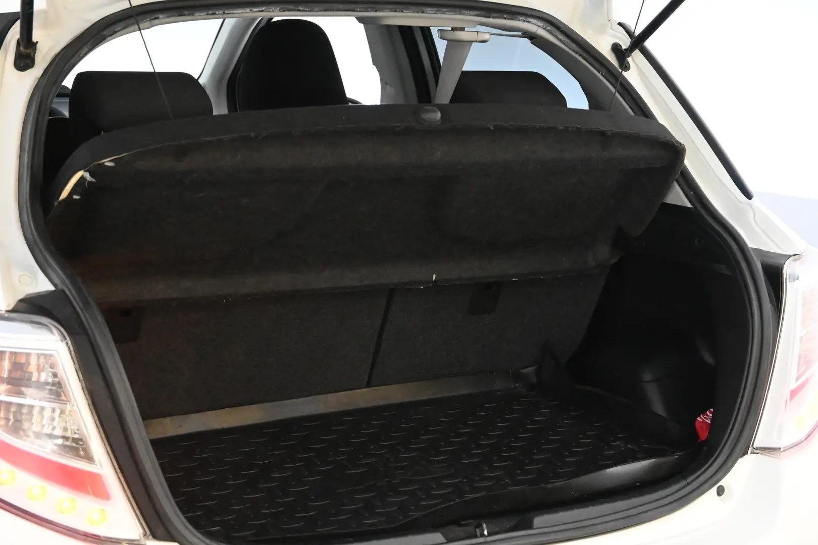 Car Image - 73x0fcfKm9sH7D4s3JQX7m