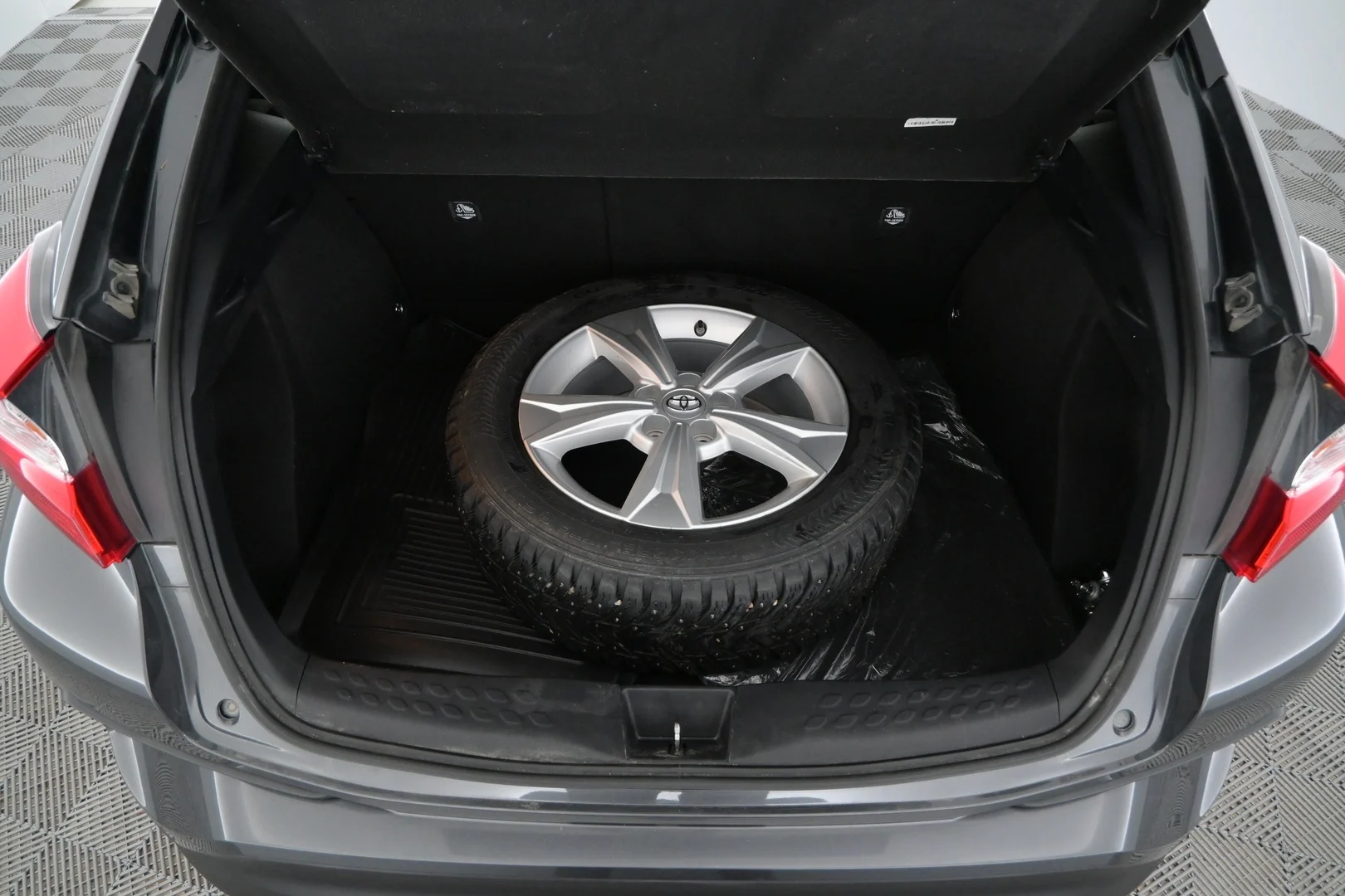 Car Image - 1EJj8g5DlKZWCh1WO6x2fO