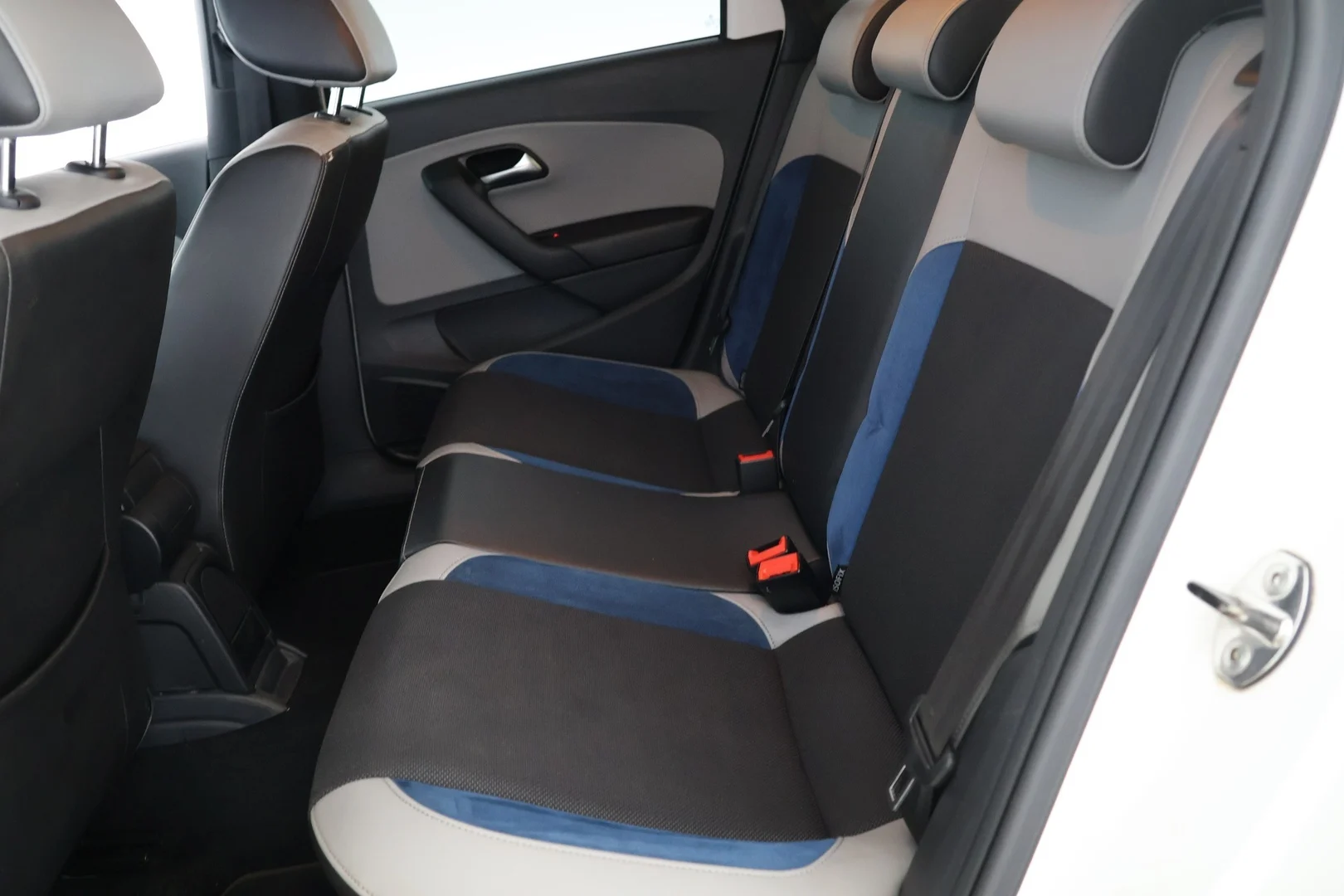 Car Image - 7DmUccrRgoLY32uGaYodFj