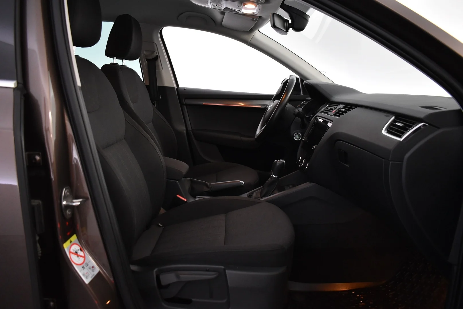 Car Image - 1ll8sL7zBdllNXtlfvDOSF