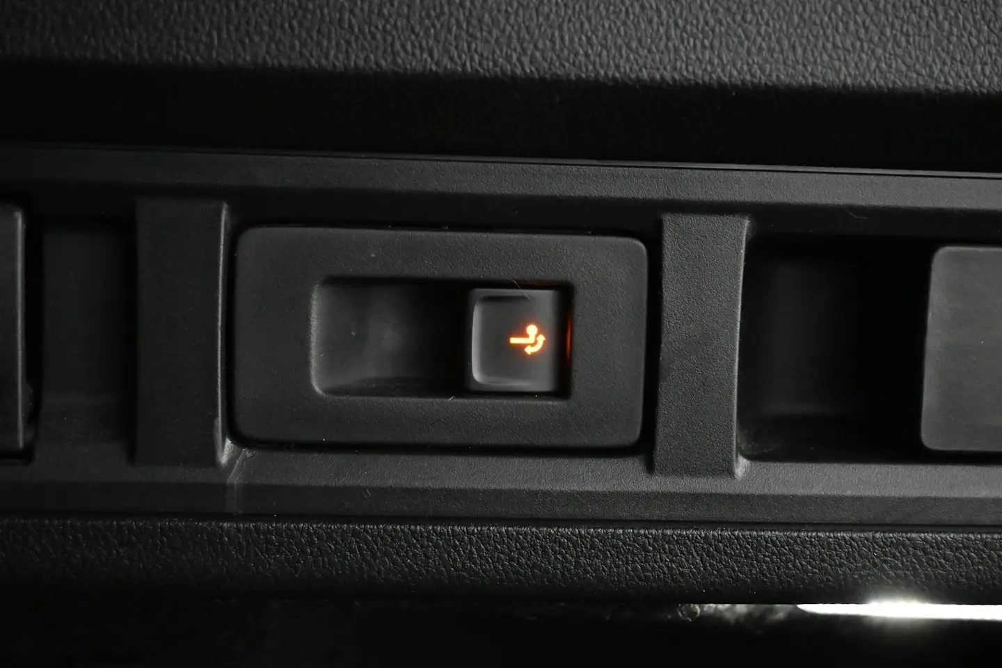Car Image - 6CYiivnPxrrJjA8Qp4qq6s
