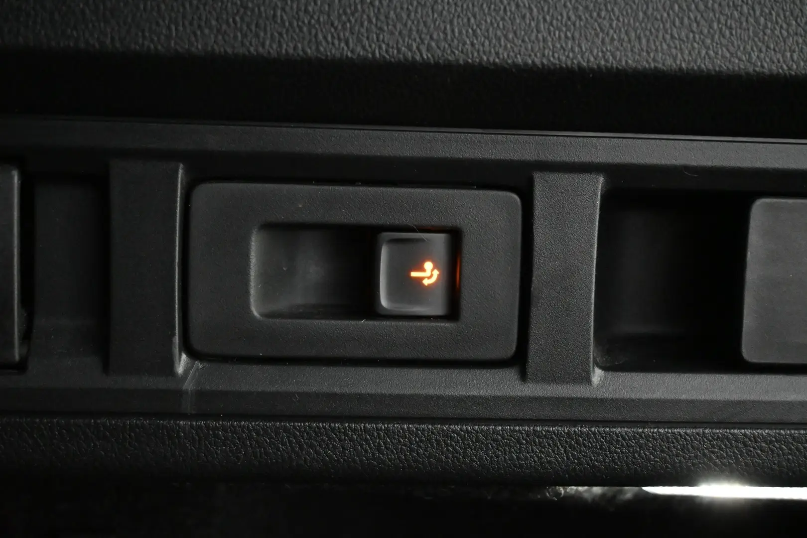 Car Image - 6CYiivnPxrrJjA8Qp4qq6s