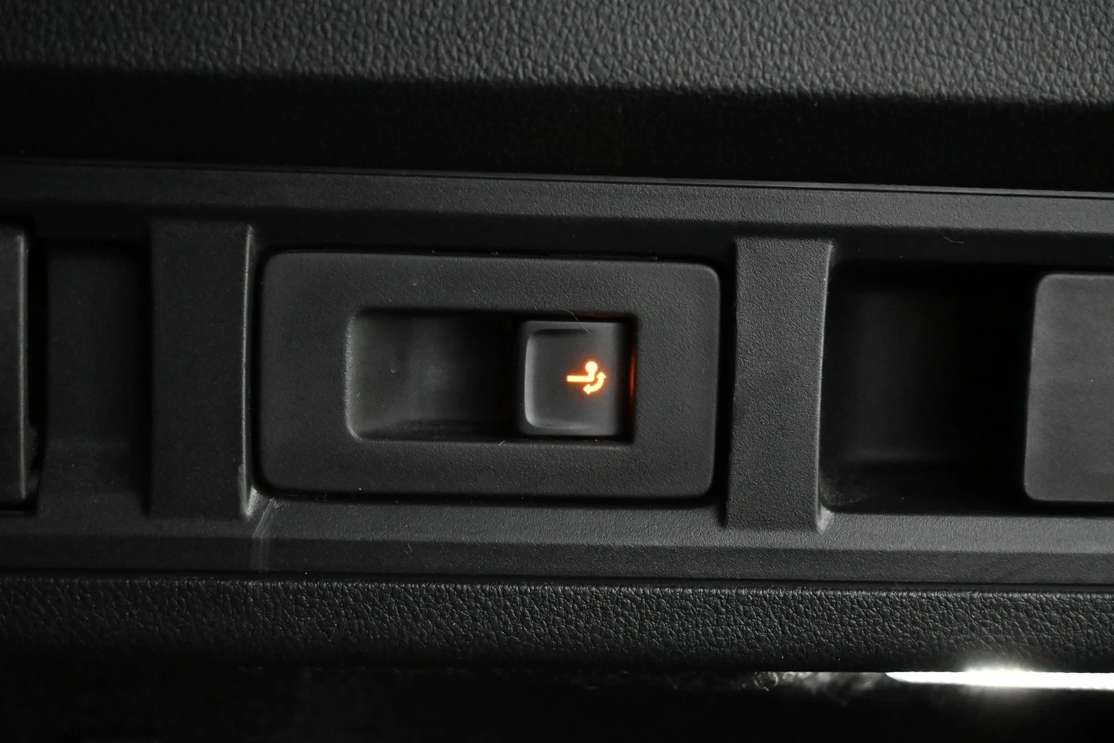 Car Image - 6CYiivnPxrrJjA8Qp4qq6s