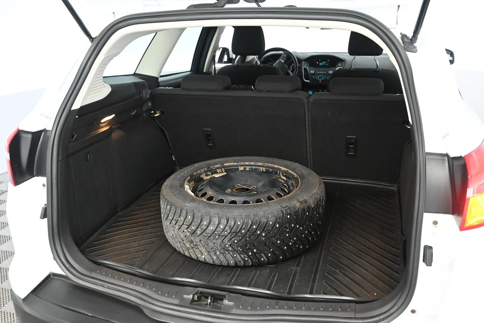 Car Image - 1mVcq8Q0ny4EE5cCoiqDGU