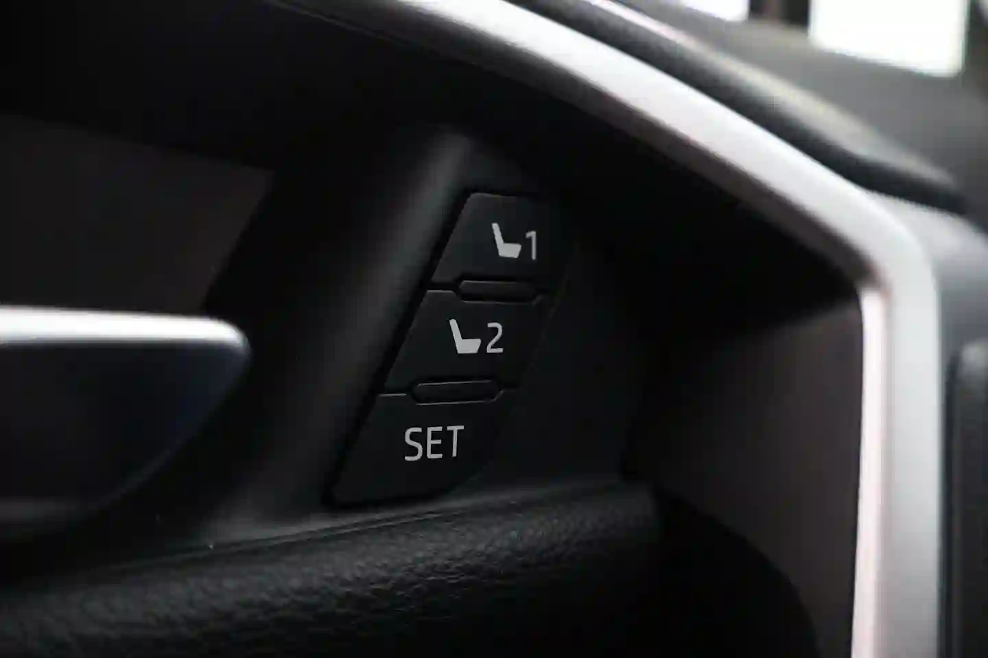 Car Image - 54lEwDgPemgLFdNwVlgiHg